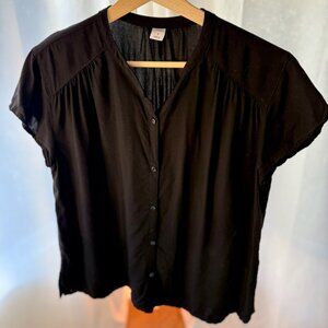 Old Navy Black cropped Shirt